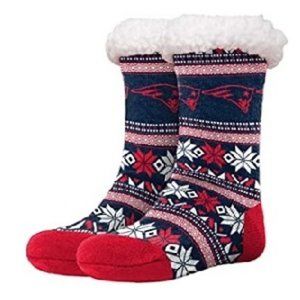 🆕 NEW ENGLAND PATRIOTS FAIR AISLE TALL FOOTY SLIPPERS - NFL - WOMEN